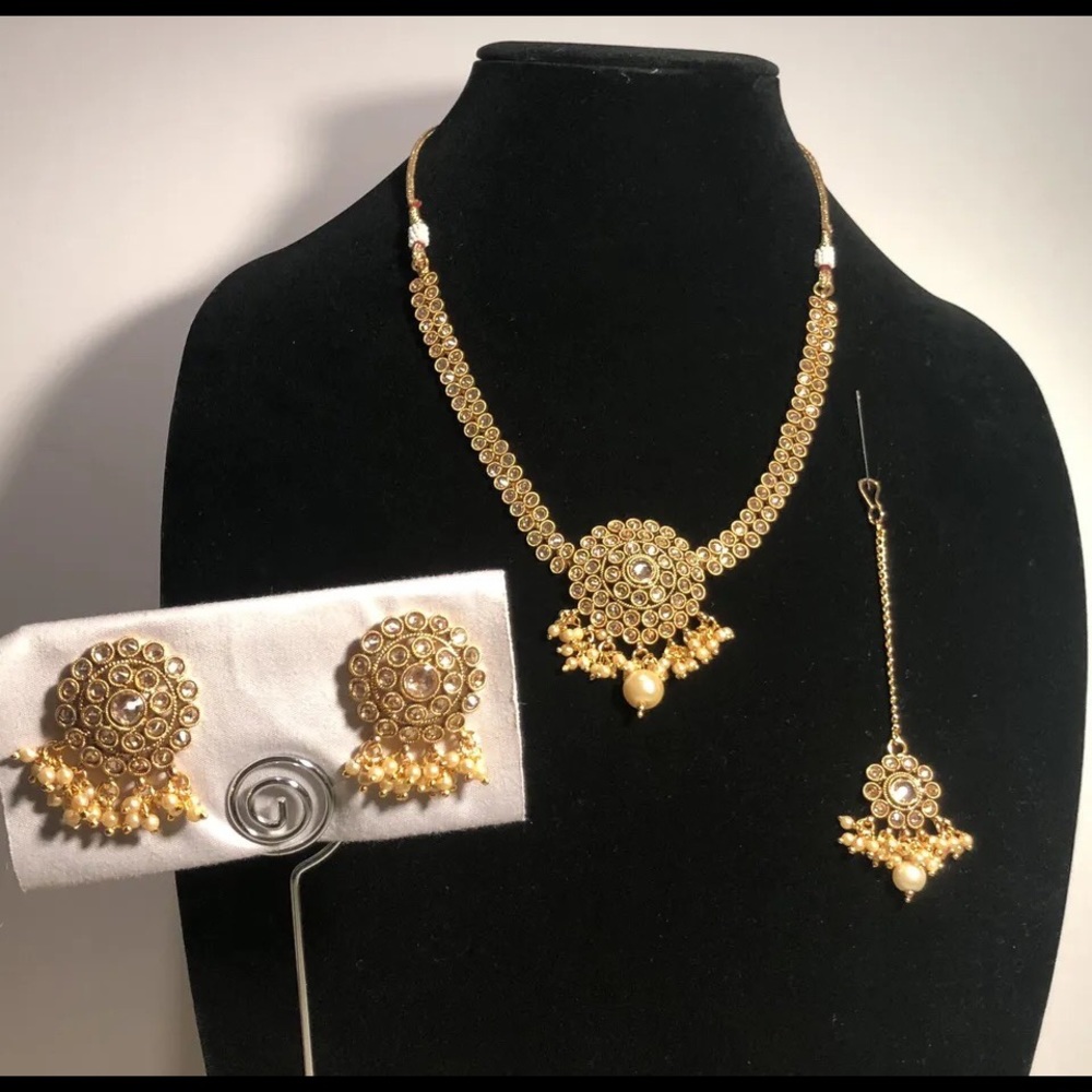 Gold Tone & Rhinestone statement Necklace w Earrings & pendant
